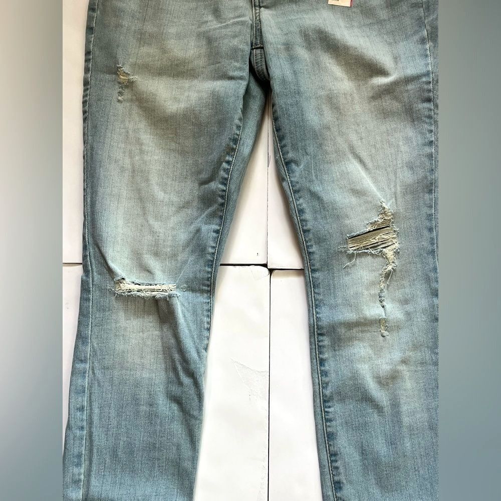 Universal Thread Women's Light Blue Mid-Rise Curvy Skinny Distressed Jeans Sz 4 - Picture 3 of 12